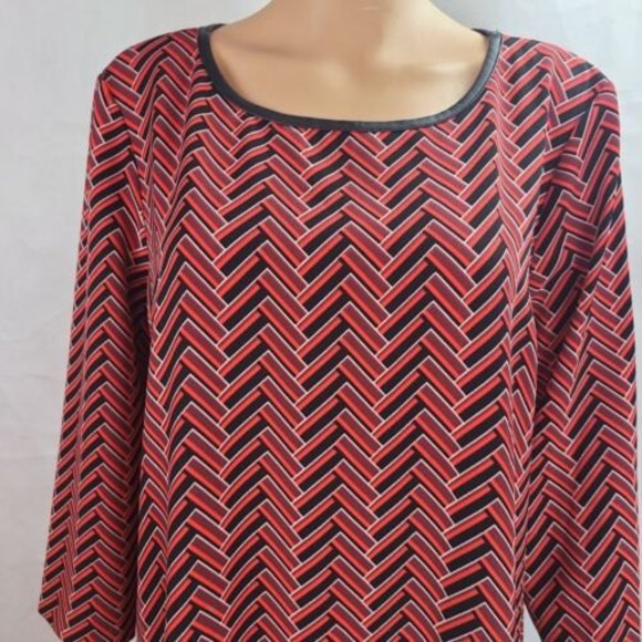 NWT Beige by ECI Women's ((L) Black and Red Chevron 3/4 Sleeve Shift Dress - Picture 2 of 12